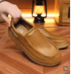 🎉 Danes -50 %! 👞 Moški usnjeni čevlji za uporabo vsak dan 🐂 Izdelani iz kakovostnega avstralskega govejega usnja ✅ Zračni in lahki 🦶 Podpora loku stopala in učinkovito blaženje udarcev ✅ Primerni za celodnevno hojo brez nelagodja