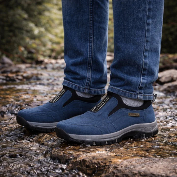 🎁 Moški ortopedski pohodni čevlji — Ročno šivan semiš 👟 Vodoodporni in nedrseči ✅ Podpora za stopalni lok — Udobna hoja.