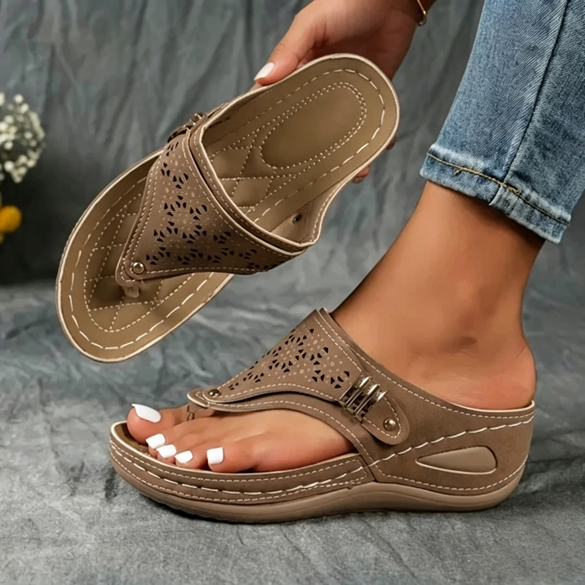 Ortopedski sandali Vernoan: ergonomski in nedrseči sandali, ki lajšajo bolečine.