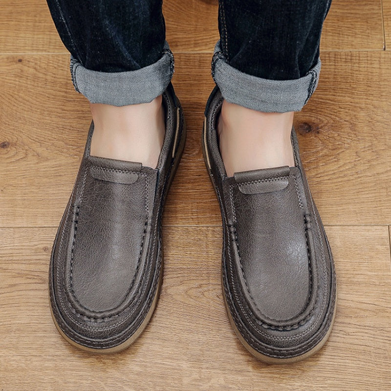 🎉 Danes -50 %! 👞 Moški usnjeni čevlji za uporabo vsak dan 🐂 Izdelani iz kakovostnega avstralskega govejega usnja ✅ Zračni in lahki 🦶 Podpora loku stopala in učinkovito blaženje udarcev ✅ Primerni za celodnevno hojo brez nelagodja